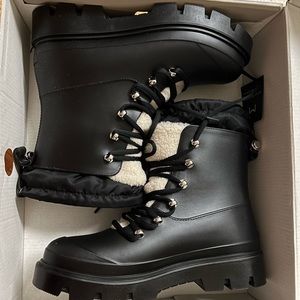Women Waterproof boots 👢 FREELY WATERPROOF BOOTIE 100% NEW ‼️‼️